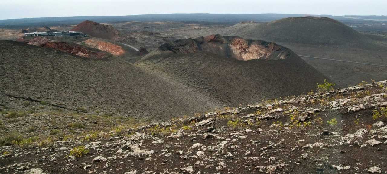 Sopečné kužely Lanzarote zrozené při erupcích ve 30. letech 18. století