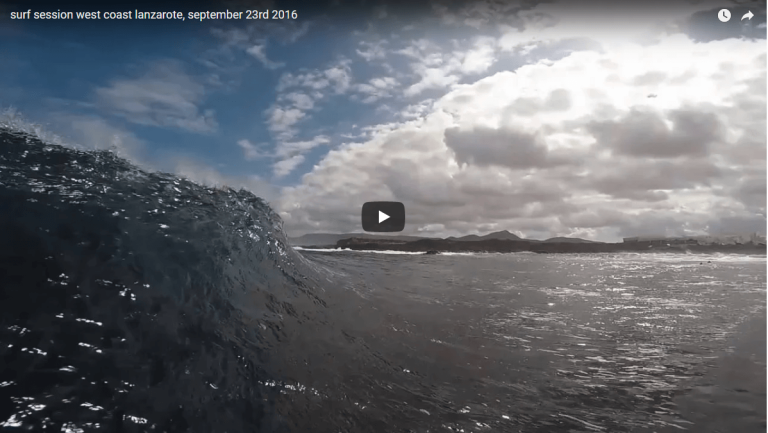Sesja surfingowa na zachodnim wybrzeżu Lanzarote