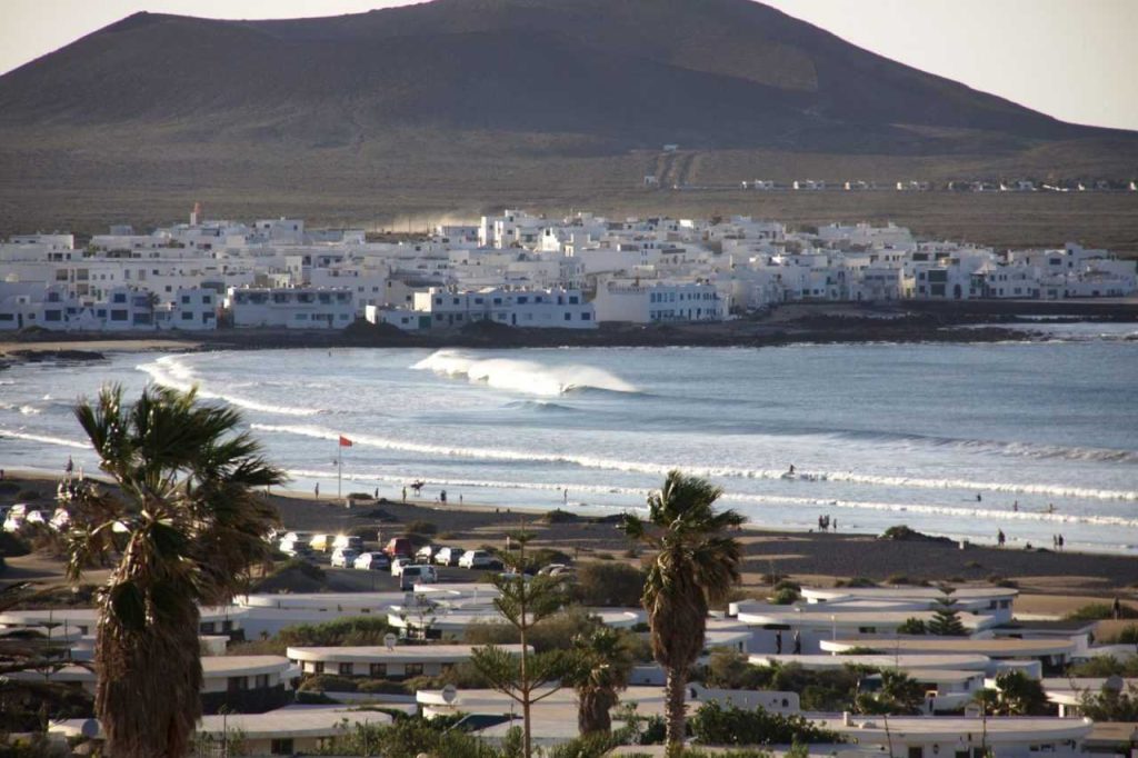 Beach break w Caleta de Famara, Lanzarote