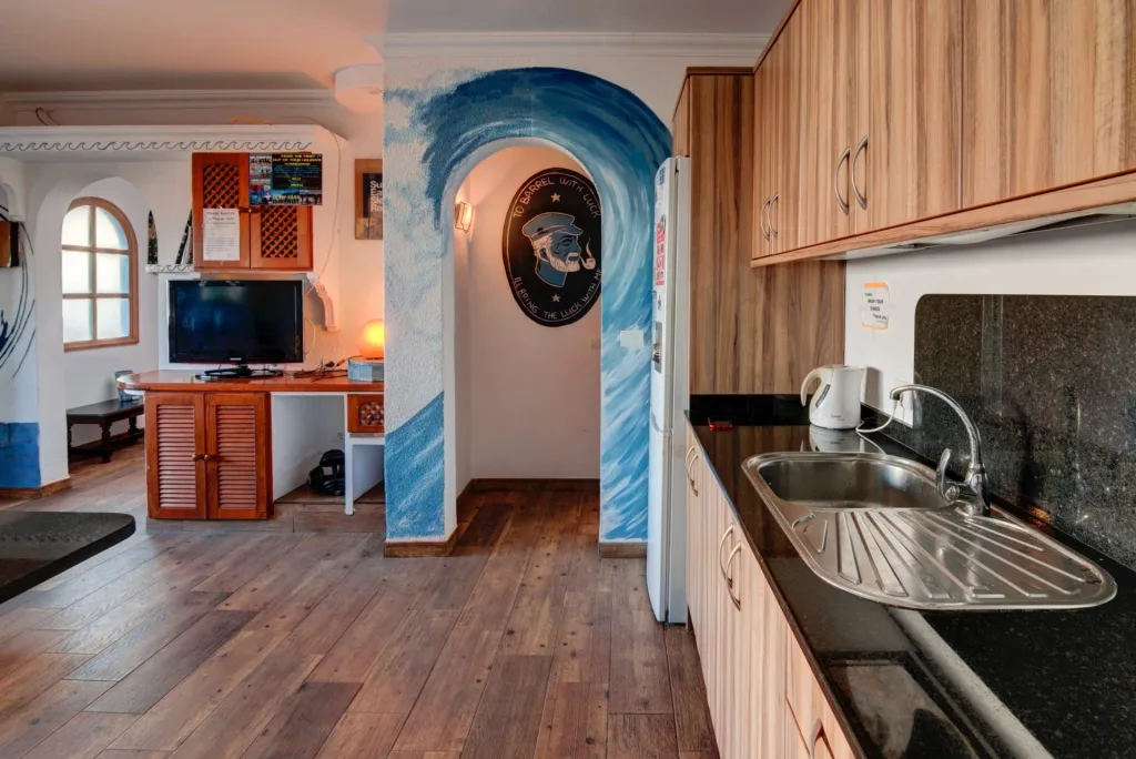 Surf house Casa 55 w Famarze — kuchnia