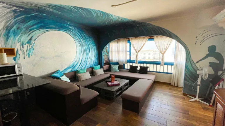 Salon w surf house Casa 55 w Famarze