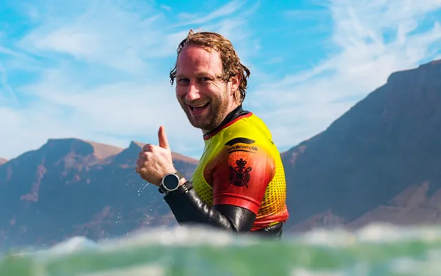 Soukromý instruktor surfu ve škole Red Star Surf v Caleta de Famara, Lanzarote