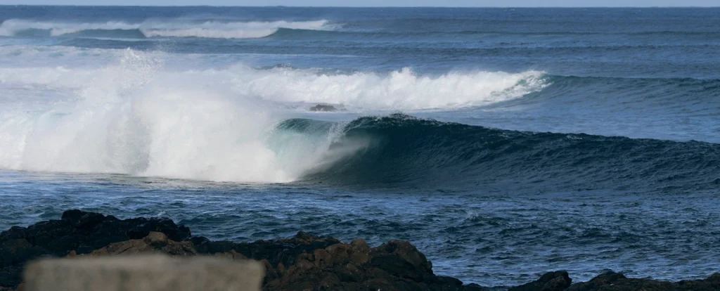 el cagao surf spot lanzarote barrel