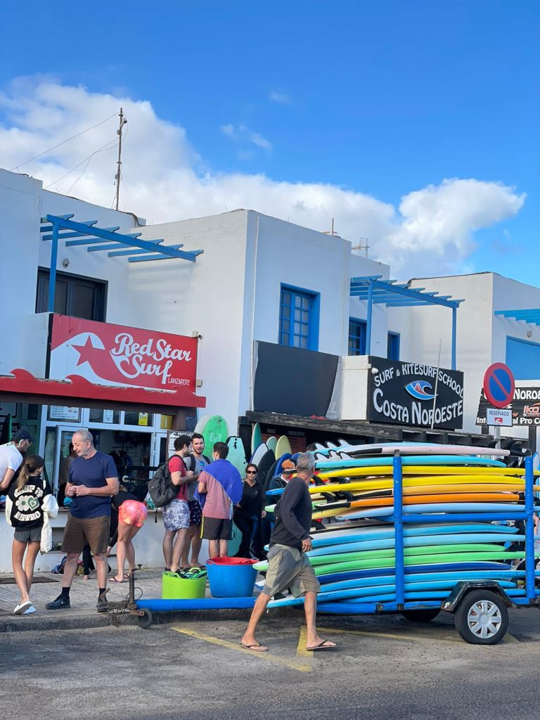 Sklep Red Star Surf w Caleta de Famara