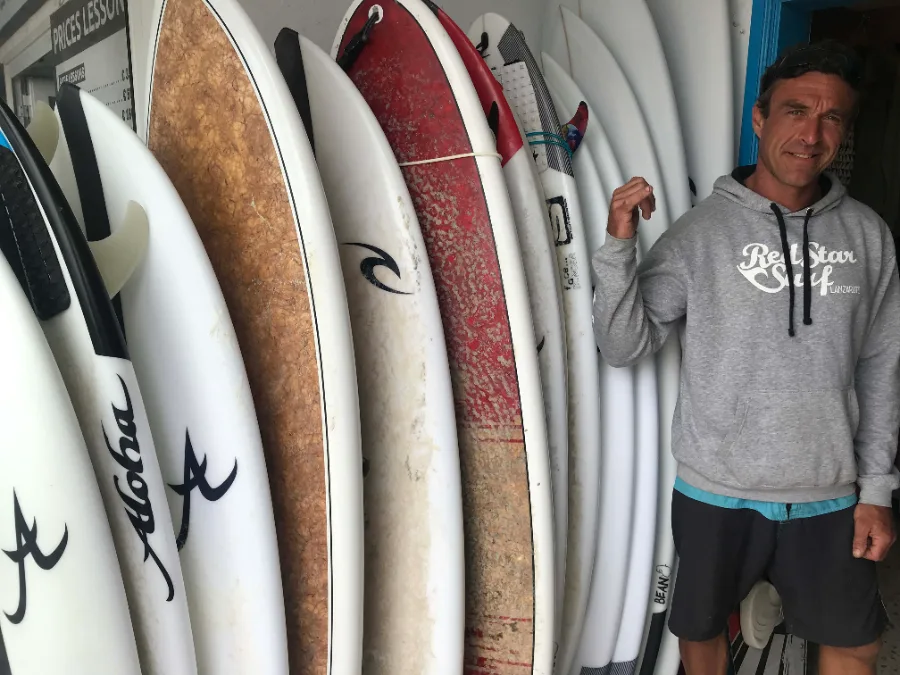 Używane deski surfingowe na sprzedaż w sklepie Red Star Surf w Caleta de Famara