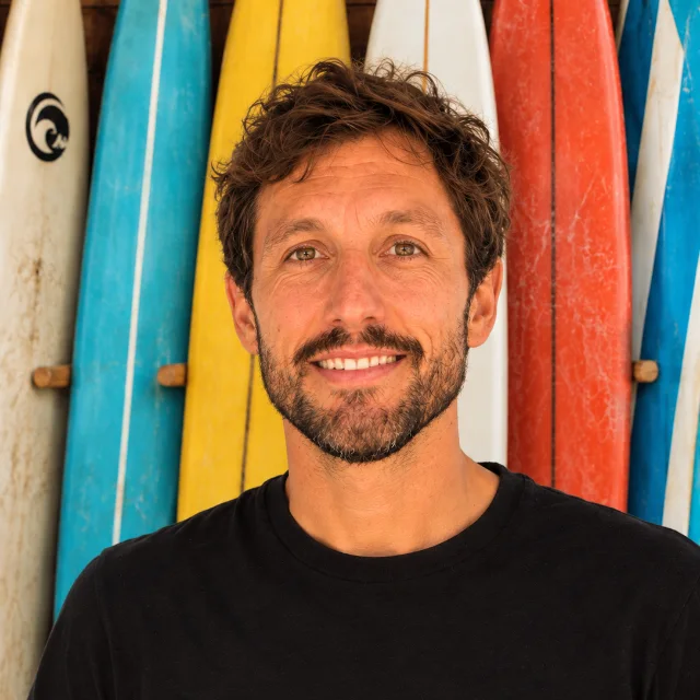 Mariano Cornago v obchodě Red Star Surf v Caleta de Famara
