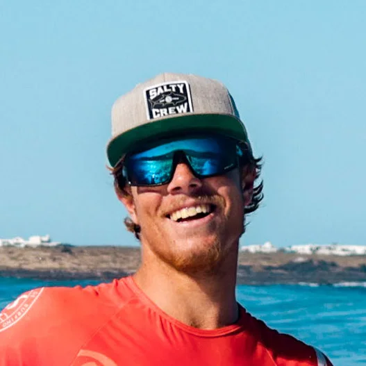Maui, instruktor surfu v Red Star Surf v Caleta de Famara