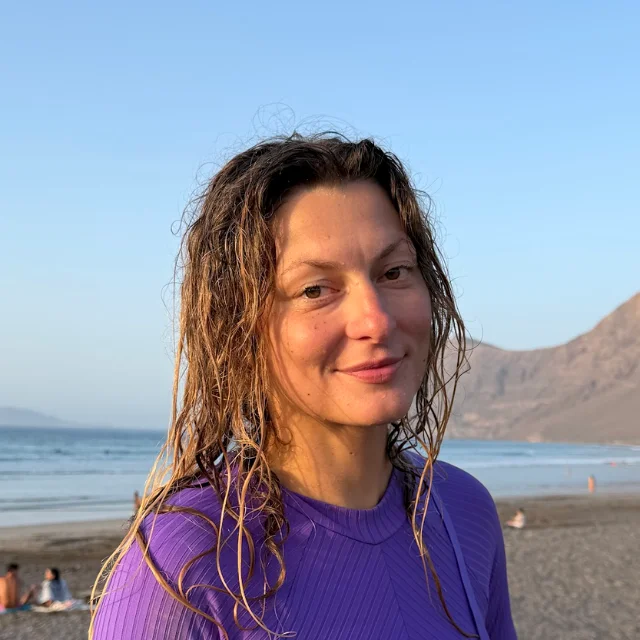 Ksenia, tým surf shopu Red Star Surf v Caleta de Famara
